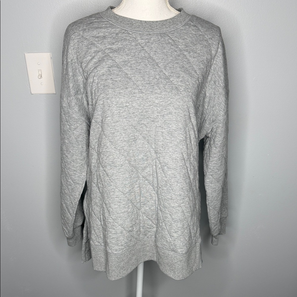 Old Navy Gray Quilted Women's Sweater size Medium